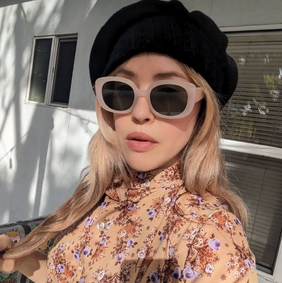 Black Beret with Bow - Picture 2 of 6